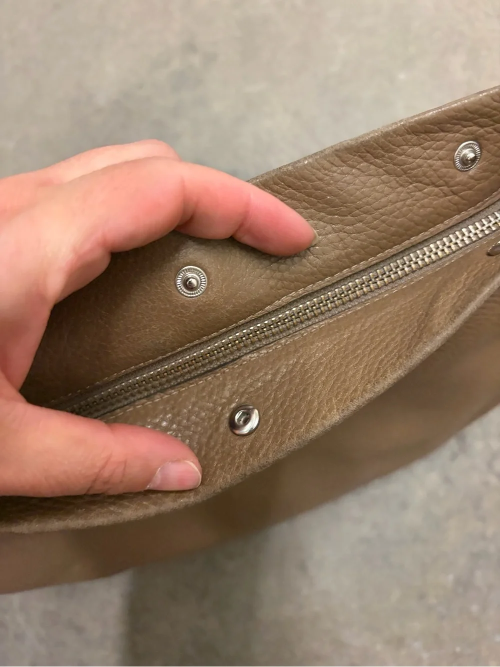 RUDSAK Taupe/Brown Pebbled Leather Shoulder Bag crossbody - Picture 7 of 9